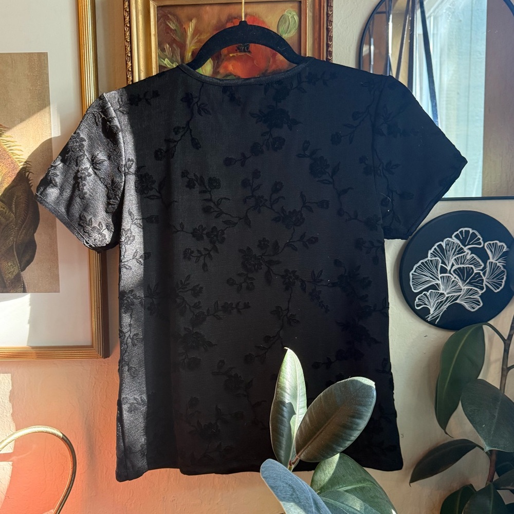 Whimsigoth flocked floral top - Picture 3 of 4
